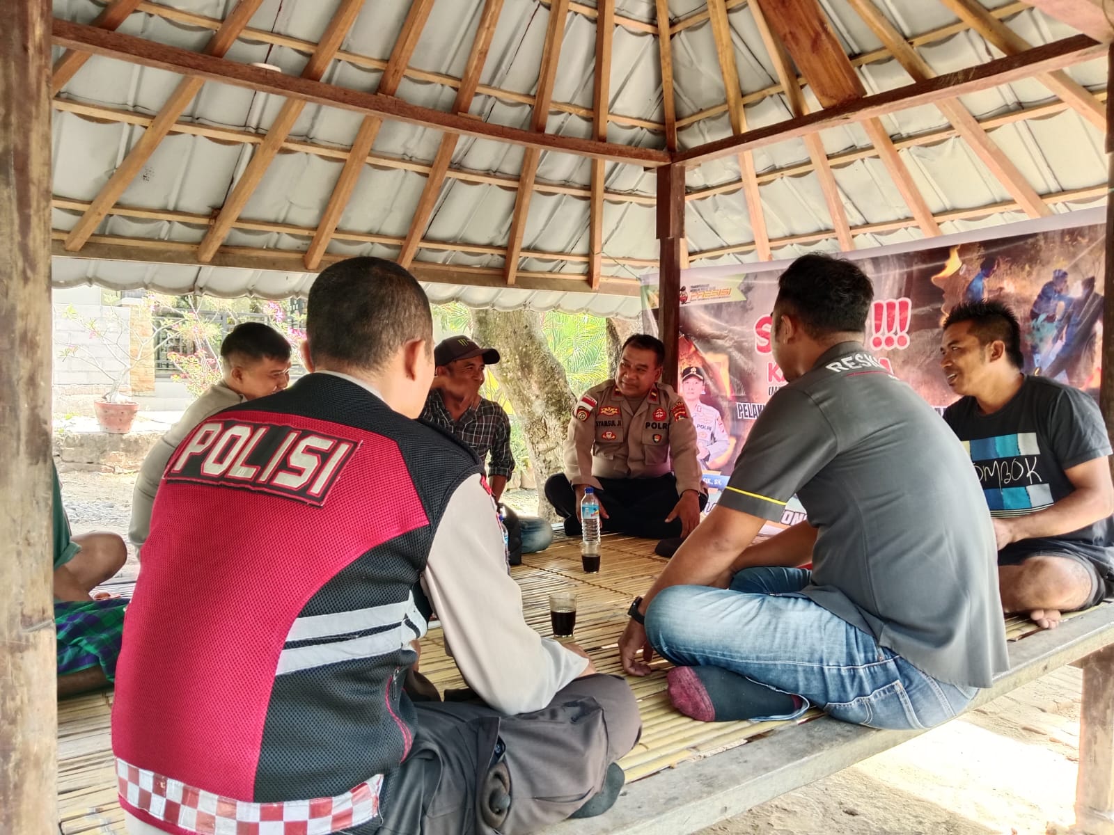 Tingkatkan Kesadaran, Polsek Sekotong Edukasi Warga tentang Karhutla