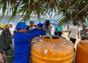 Polairud Polda NTB Salurkan Air Bersih untuk Warga Sekotong Barat yang Terdampak Kekeringan